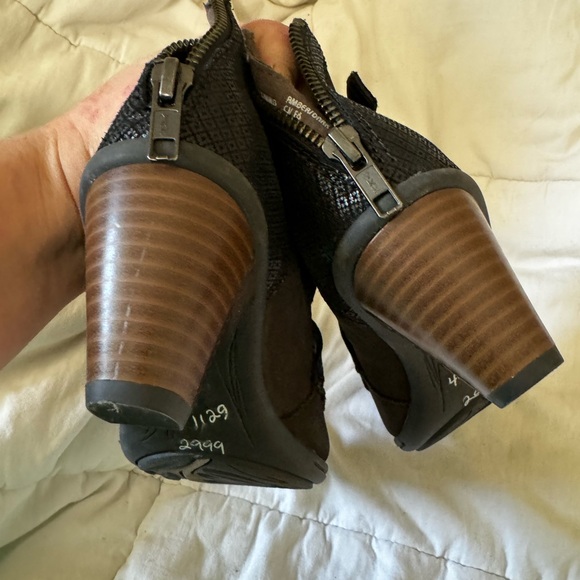 Earth Amber Soft Buck Womens Brown Leather Ankle bootie size 5 - Picture 6 of 10